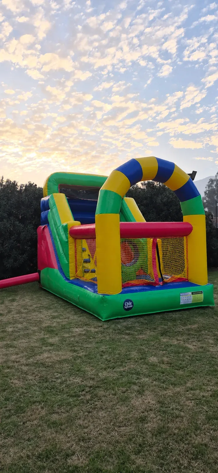 Inflable arcoíris vista general