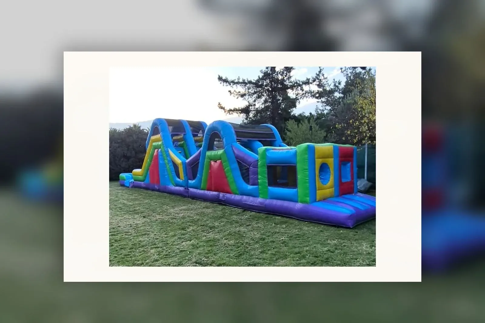 Pista de obstáculos completa en vista amplia